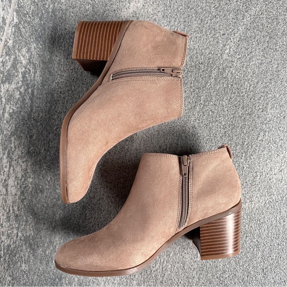 NWB Style & Co Size 7 Taupe Faux Suede Ankle Boots Block Heel Zip Booties - Picture 5 of 13
